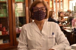 Gentileza Ni bien se conoció la llegada a nuestro país del COVID-19, se implementaron protocolos de atención en las Farmacias. Entre ellas: el uso obligatorio del barbijo, la aplicación de alcohol en gel en manos y el distanciamiento social.