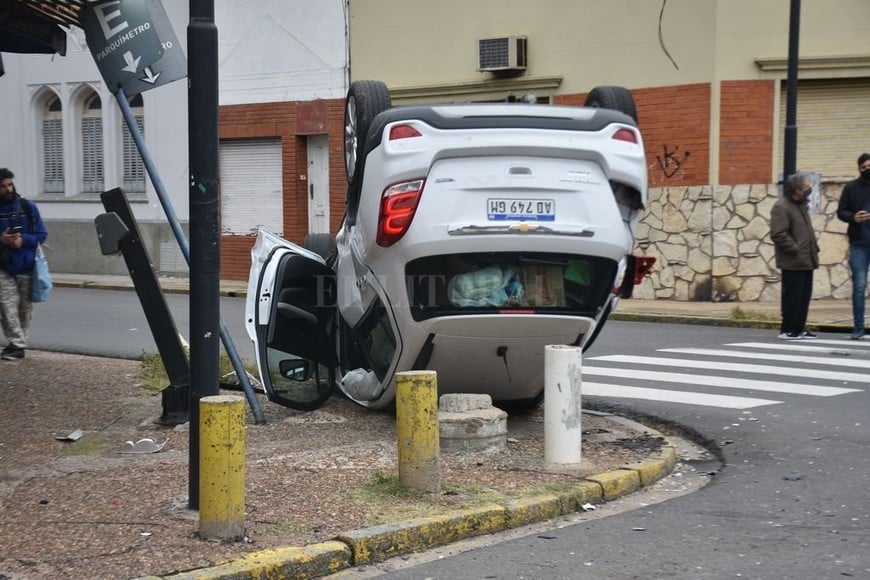 ELLITORAL_379857 |  Flavio Raina Colisión y vuelco de un automóvil con lesionados en Suipacha y San Jerónimo, el pasado 23 de mayo pasado.