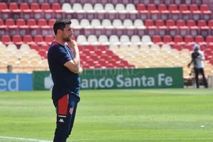 ELLITORAL_407740 |  Pablo Aguirre El Tato del Tate. Marcelo Mosset, que viene a cargo de la reserva de Unión en AFA, nuevamente aparece en escena para dar una mano con el equipo profesional ante la salida del  Vasco  Juan Manuel Azconzábal.