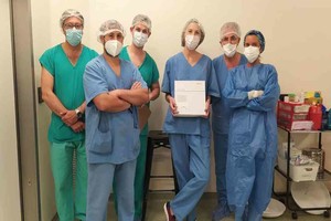 ELLITORAL_419460 |  Prensa Salud El equipo. Médicos, anestesiólogo e instrumentadora que participaron de la intervención.
