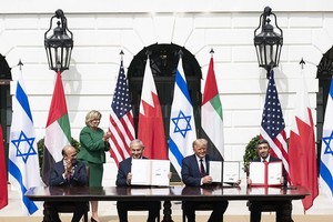 ELLITORAL_407153 |  Captura de Internet Abdullatif bin Rashid Al-Zayani, Donald J. Trump, Benjamin Netanyahu y Abdullah bin Zayed Al Nahyan, durante la firma de los Acuerdos de Abraham.