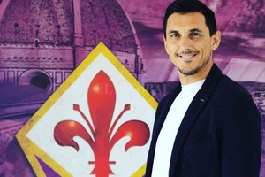 ELLITORAL_399638 |  Gentileza La tierra de  Bati-gol . Nicolás Burdisso, presentado hace un par de meses como nuevo director del área técnica de la Fiorentina (foto), tomó contacto con Martín Sendoa, representante de Farías, para oficializar el interés por  El Niño  desde Florencia.