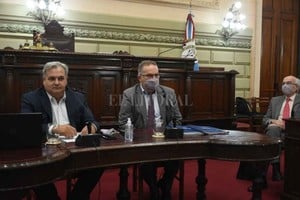 ELLITORAL_426614 |  Manuel Fabatía Acompañado por el presidente de Diputados, Pablo Farías, Lagna estuvo reunido con el pleno de la Cámara por la emergencia en Seguridad.