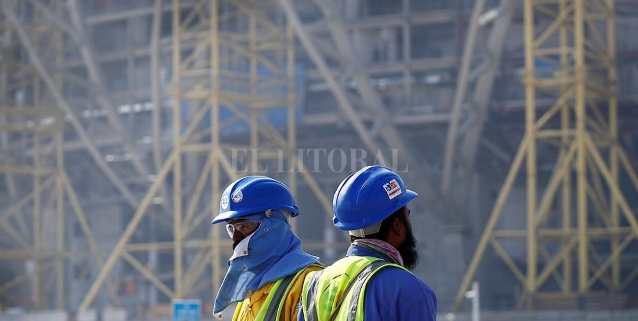 Denuncian la muerte de trabajadores y explotación laboral en las obras para el Mundial de Qatar 2022