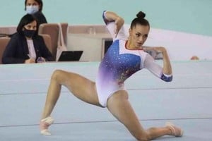 ELLITORAL_428324 |  Gentileza Emilia Nidae La belleza misma, en un ejercicio de suelo de Larisa Iordache.