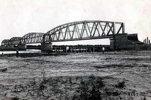 ELLITORAL_427394 |  Archivo El Litoral El puente ferroviario construido para ser utilizado en Santa Fe fue trasladado al pie de la Cordillera