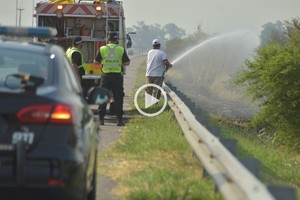 ELLITORAL_427205 |  Luis Cetraro Los bomberos no tuvieron respiro durante este caluroso lunes.