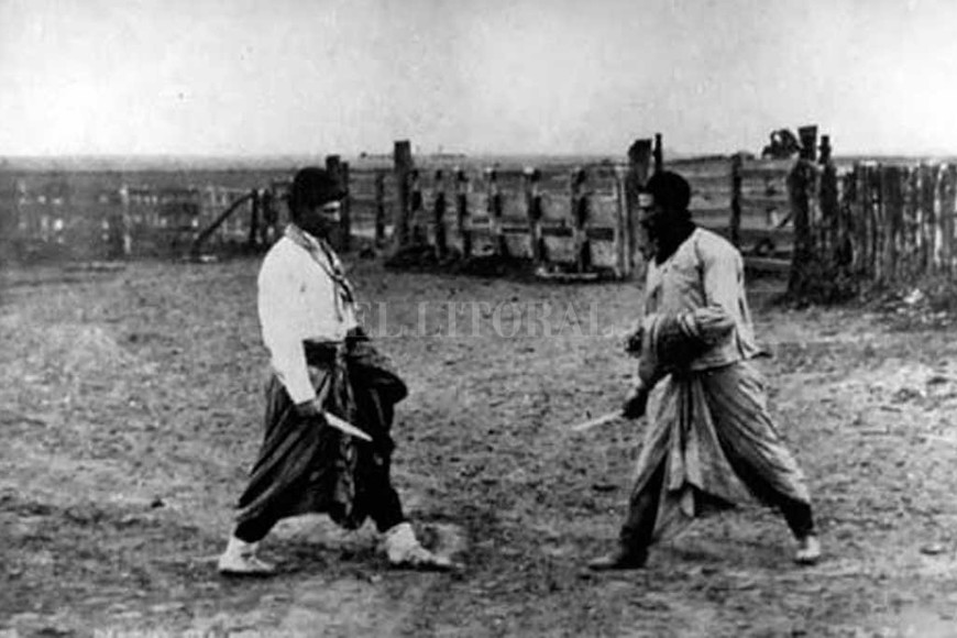 ELLITORAL_427893 |  Archivo El Litoral Imagen ilustrativa de un  duelo criollo , entre dos gauchos argentinos.