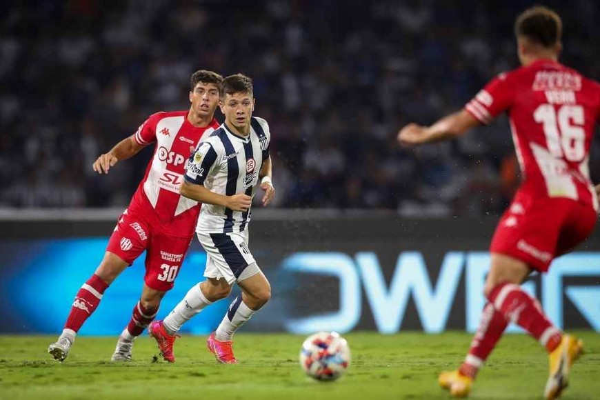 ELLITORAL_438620 |  Gentileza Juan Ignacio Nardoni en la marca de un jugador de Talleres, en el partido que se jugó el jueves en la Docta.