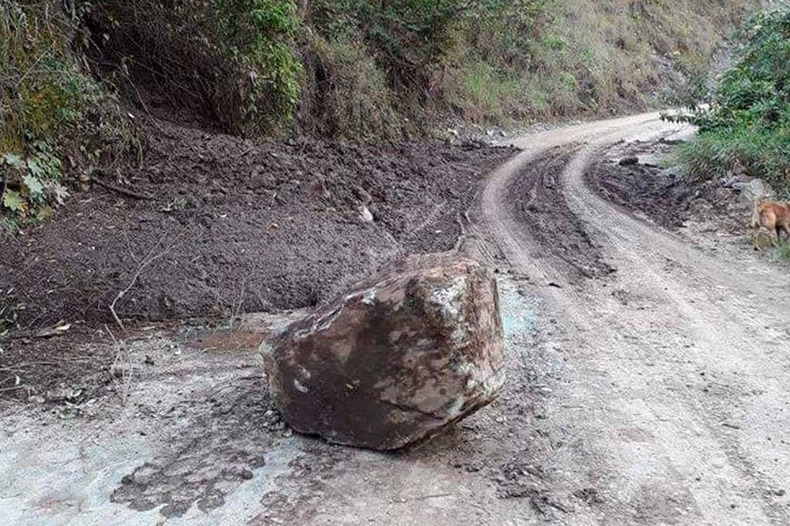 ELLITORAL_206261 |  Facebook ABC La Convención Noticias Una gran roca impactó con el vehículo turístico
