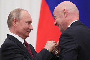 ELLITORAL_440209 |  Gentileza Vladimir Putin presidente de Rusia, junto a Gianni Infantino, máxima autoridad de la FIFA.