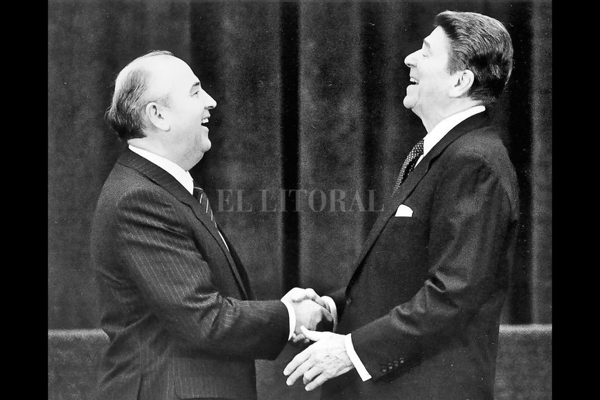 ELLITORAL_421563 |  Archivo El Litoral Mijaíl Gorbachov, secretario general del Comité Central del Partido Comunista de la Unión Soviética desde 1985 hasta 1991 y jefe de Estado de la Unión Soviética de 1988 a 1991 junto al ex presidente de Estados Unidos, Ronald Reagan.
