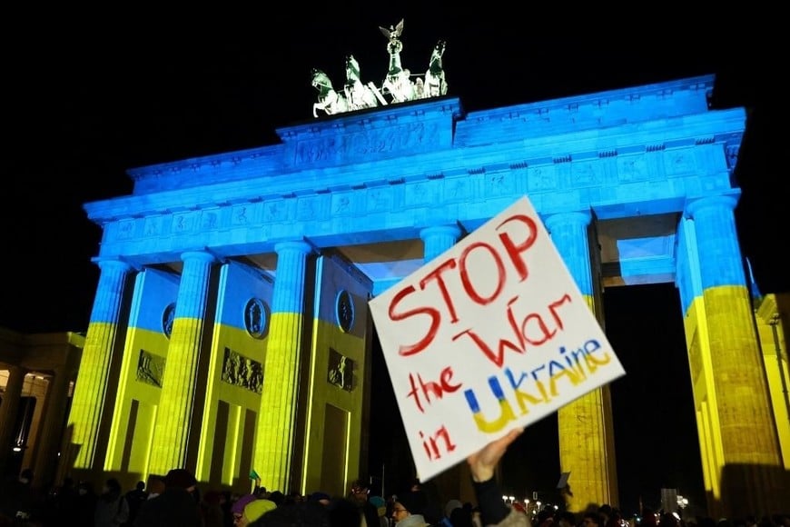 ELLITORAL_439705 |  Reuters. Los ucranianos que residen en Alemania reclaman de manera desesperada.