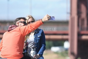 ELLITORAL_439261 |  Mauricio Garín INSTANTÁNEA -  La foto de la selfie