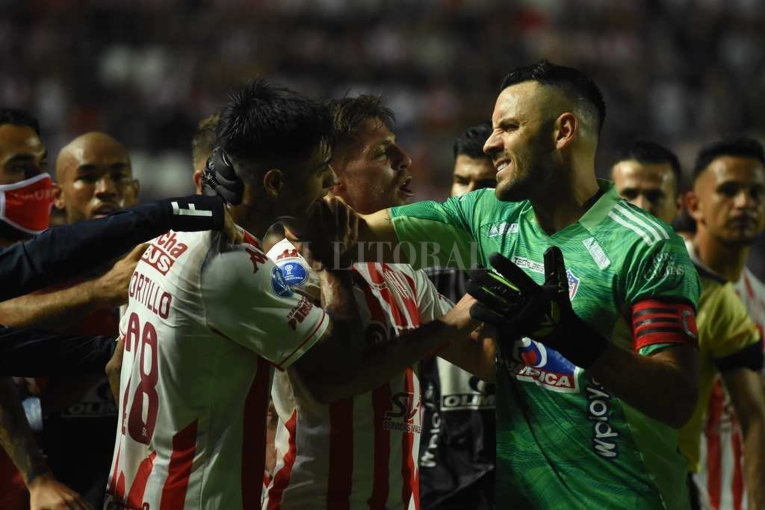 Copa sudamericana 2022 Unión-Junior de Barranquilla 
Empujones al final del primer tiempo