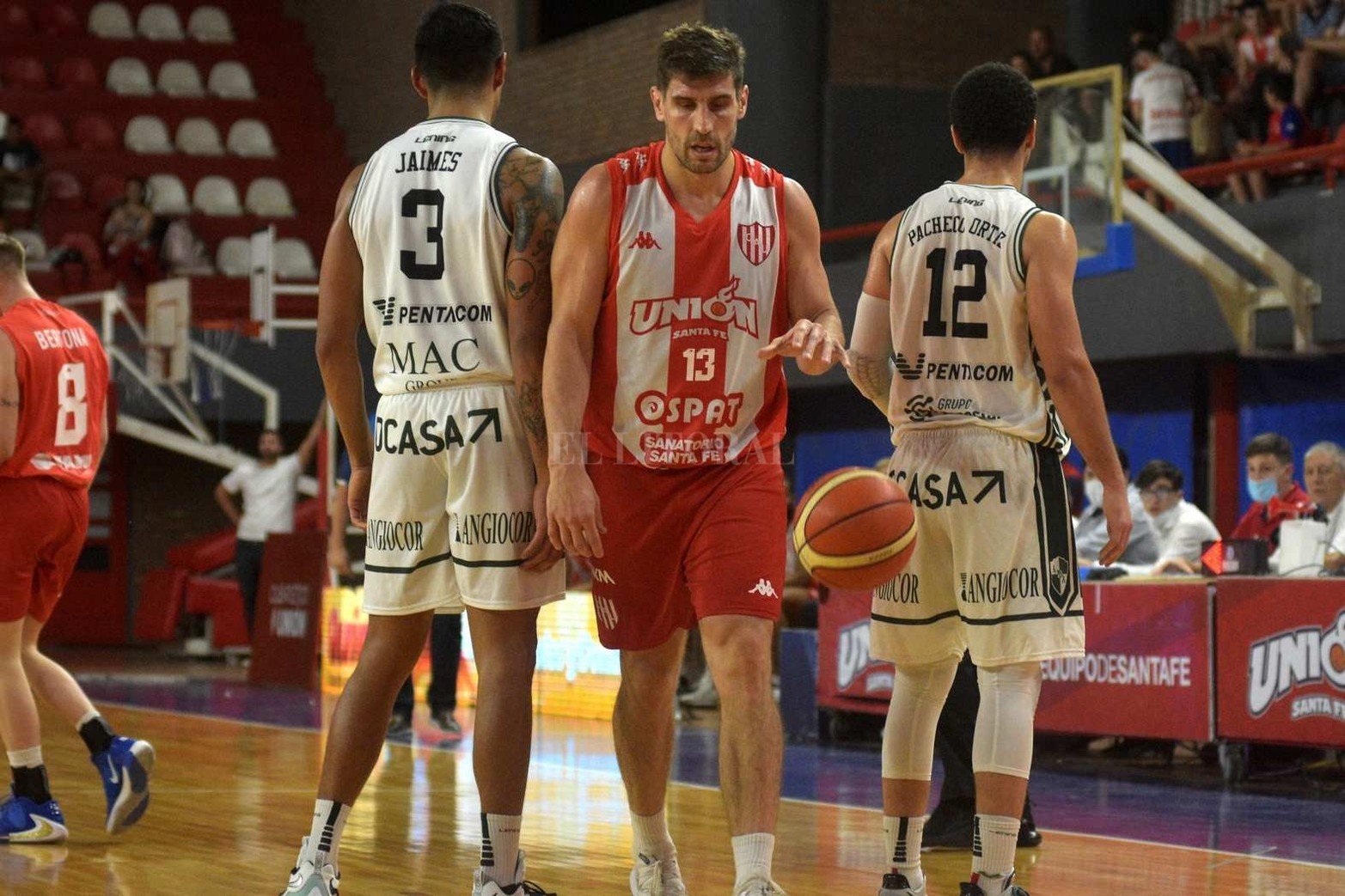 El "tate" superó 86 a 73 a los "griegos" y ganó un duelo clave en el objetivo de mantener la plaza en la elite del básquet Argentino.