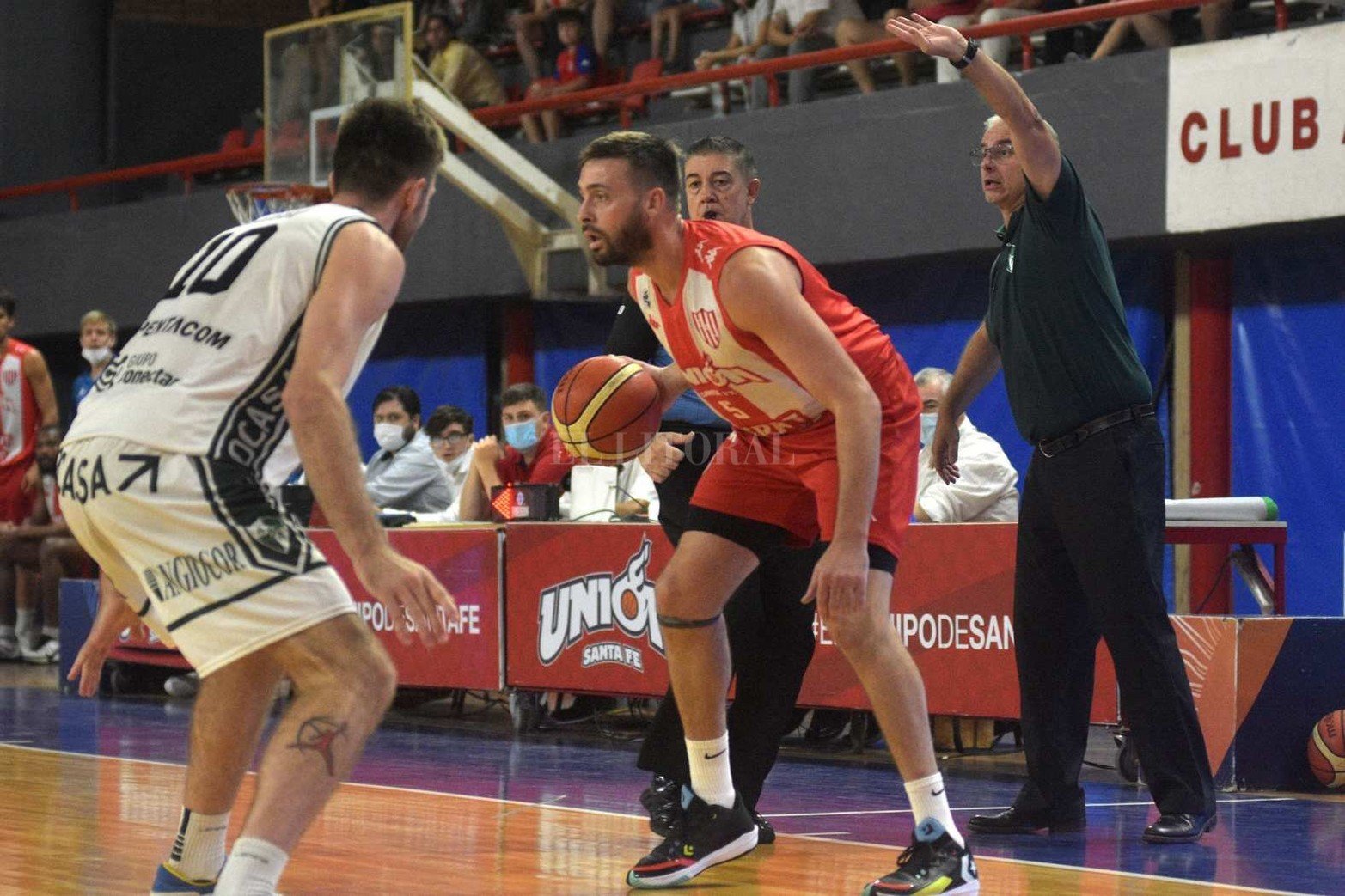 El "tate" superó 86 a 73 a los "griegos" y ganó un duelo clave en el objetivo de mantener la plaza en la elite del básquet Argentino.