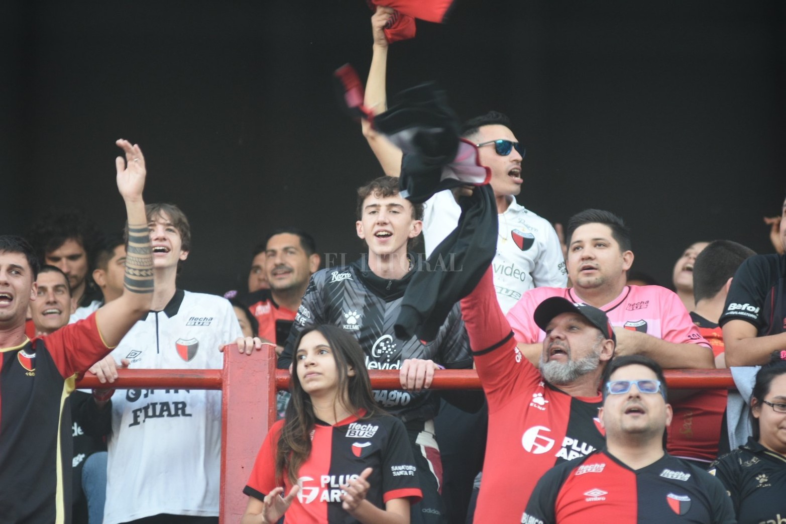 La hinchada en la previa Colón-Peñarol por la Copa Libertadores 2022