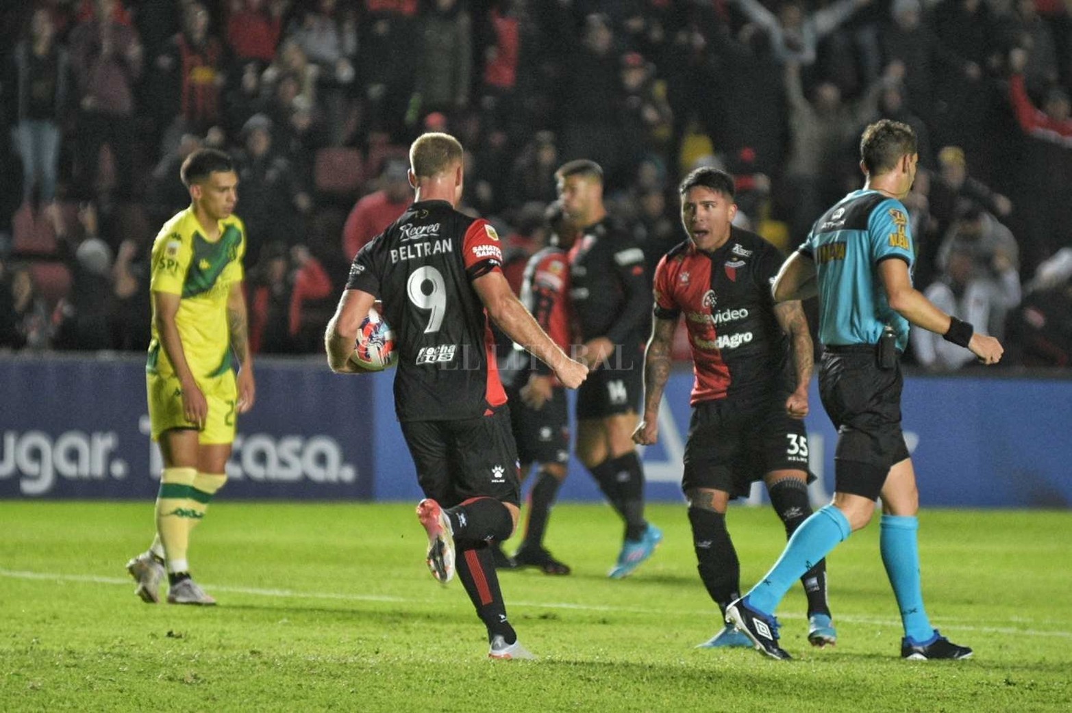 Colón perdió 3 a 1 contra Aldosivi  en la apertura de la fecha 8 de la  Liga Profesional de fútbol con el debut del VAR en el fútbol argentino.