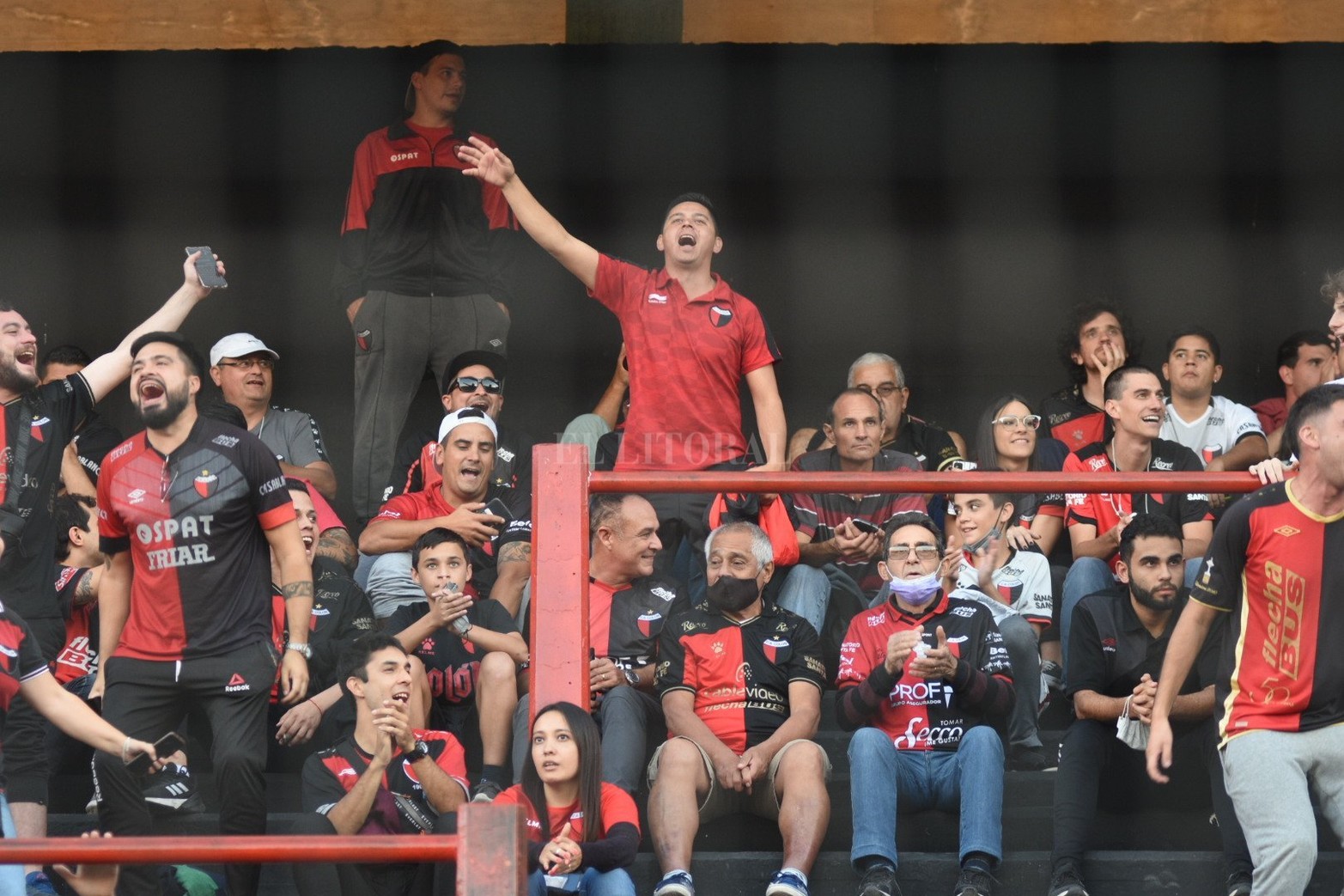 La hinchada en la previa Colón-Peñarol por la Copa Libertadores 2022