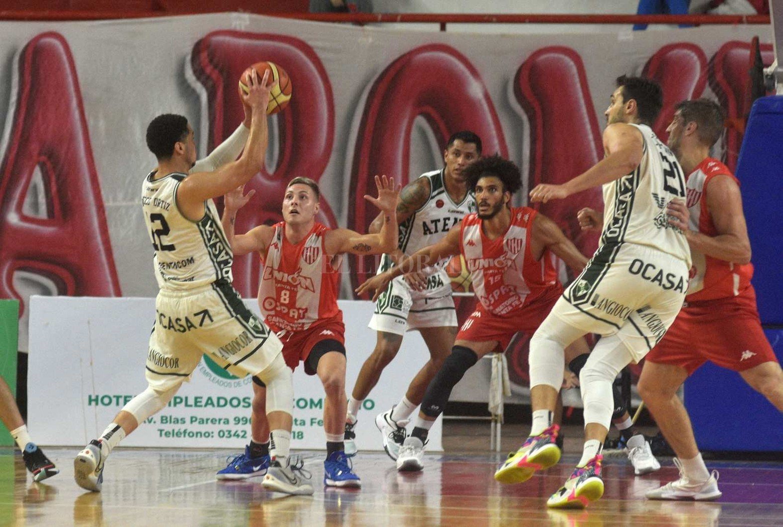 El "tate" superó 86 a 73 a los "griegos" y ganó un duelo clave en el objetivo de mantener la plaza en la elite del básquet Argentino.