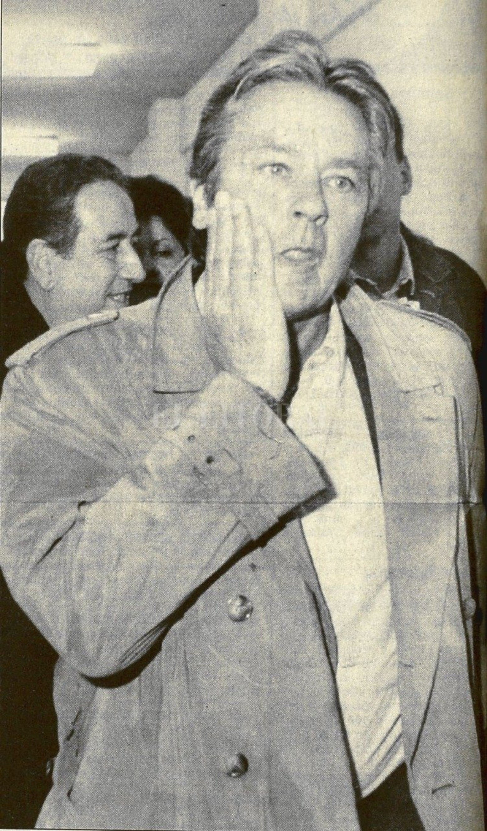 Así reflejaron las páginas de El Litoral la llegada de Alain Delon a Santa Fe. En agosto de 1993 el actor francés arribó a la ciudad para visitar a Carlos Monzón, en aquel entonces convicto en la cárcel de Las Flores.