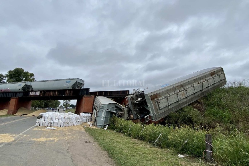 Ruta 33 Rosario: colapsó el puente ferroviario "La Virginia" y cayó un tren