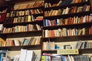 ELLITORAL_448884 |  Gentileza La biblioteca de la filial se llama  Hugo Lorena  y dentro de ella hay un espacio para escritores santotomesinos llamado  Odila Vega de Dávila .