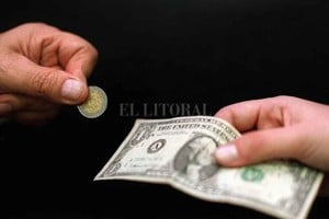 ELLITORAL_448098 |  Archivo El Litoral Durante el menemismo, cuando cada dólar costaba un peso, cuatro comunidades del interior mejoraron sus redes cloacales con préstamos financiados desde el exterior, a través del Estado Nacional.