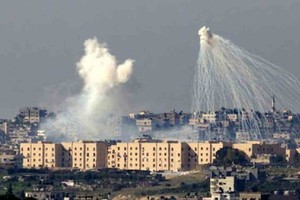 ELLITORAL_445986 |  Reuters Imagen ilustrativa de un bombardeo con fósforo blanco.