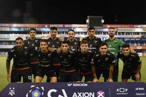 ELLITORAL_449129 |  Manuel Fabatía Muy parecido. Si bien en este equipo, el de la Copa Argentina en Rafaela, aparece Paolo Goltz que hoy es titular indiscutido, el once titular que saldrá este viernes a la noche en el Gigante de Arroyito será muy parecido al que jugó contra los sanjuaninos en La Perla del Oeste.