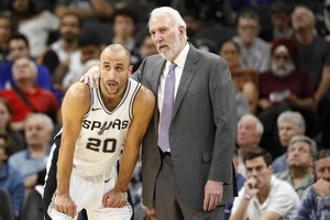 ELLITORAL_442007 |  Gentileza Popovich junto a Manu Ginóbili, en la época de esplendor de los Spurs.