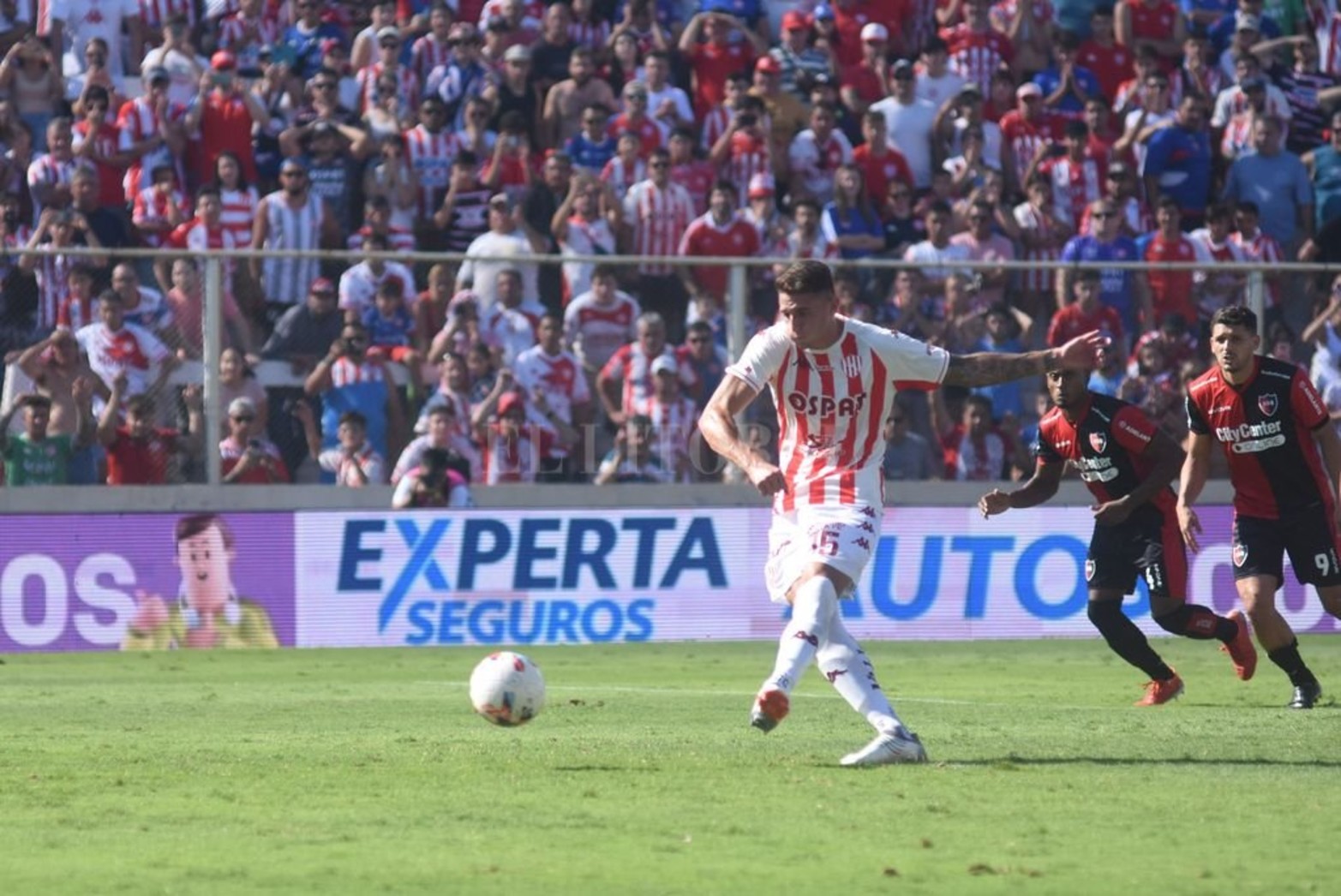 Unión y Newell´s juegan en la calurosa tarde en Santa Fe por la novena fecha de la Liga Profesional de Fútbol.