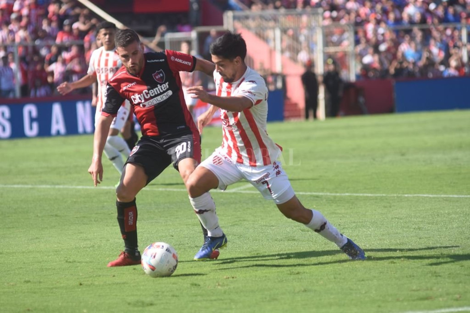 Unión y Newell´s juegan en la calurosa tarde en Santa Fe por la novena fecha de la Liga Profesional de Fútbol.