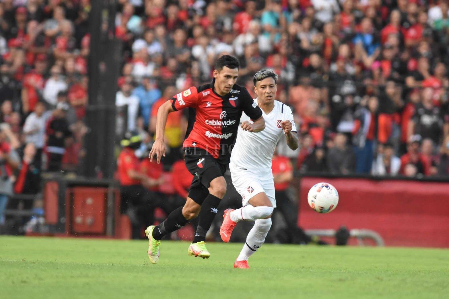 Colón e Independiente jugaron en el estadio Brigadier López y empataron 2 a 2.