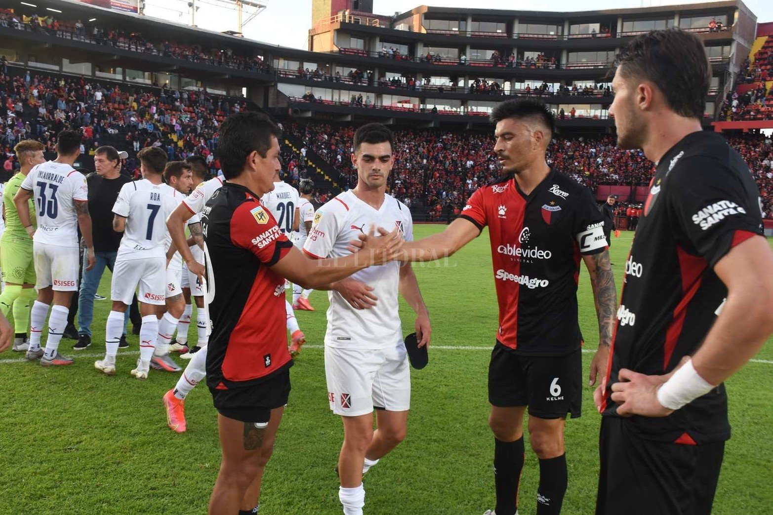 Colón e Independiente jugaron en el estadio Brigadier López y empataron 2 a 2.