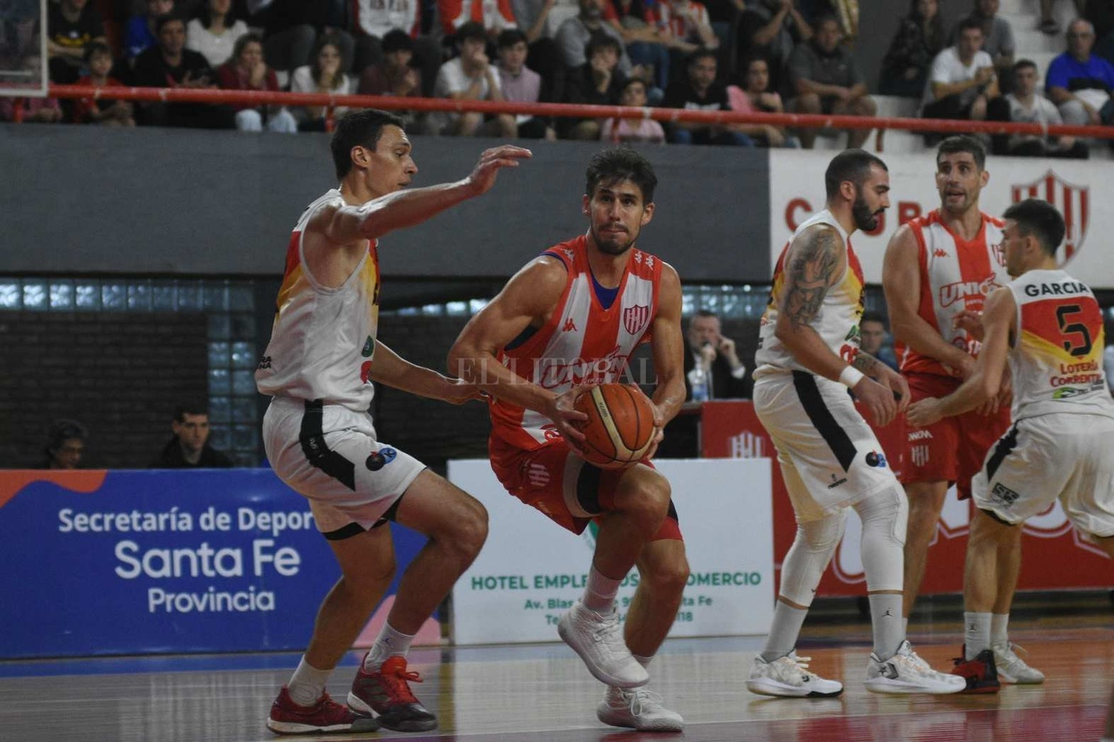 Por la una fecha mas de la Liga Nacional de básquet Unión perdió por 105 a 91 frente a San Martín de Corrientes.