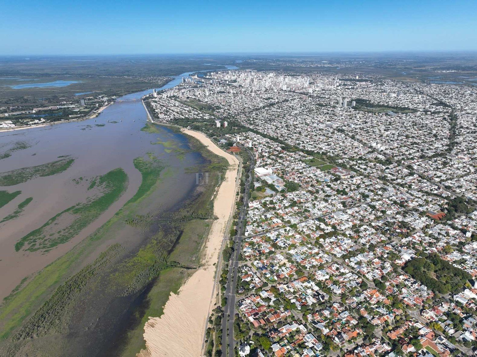 Desde el jueves 14 de abril el rio Paraná subió casi 70 cm. Este martes midió 2,57 metros en el puerto local. El paisaje ribereño cambió respecto al verano. Se cumplen las proyecciones del INA y el nivel se acerca a los 3 metros.