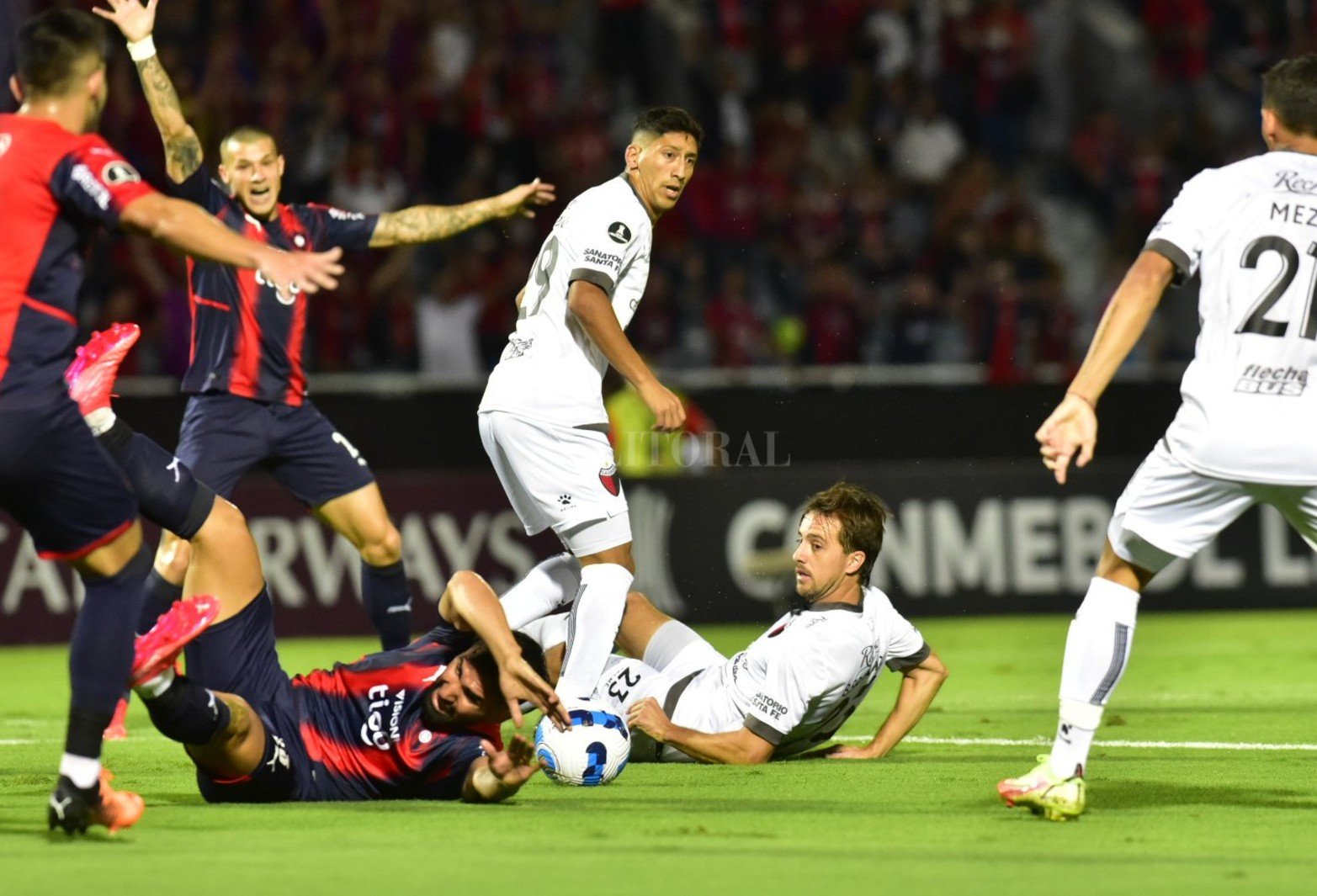 Colón cayó en Asunción ante Cerro Porteño por 3 a 1. El sabalero arrancó ganando, le perdonó la vida cuando pudo ponerlo 0-2 y Cerro resucitó.