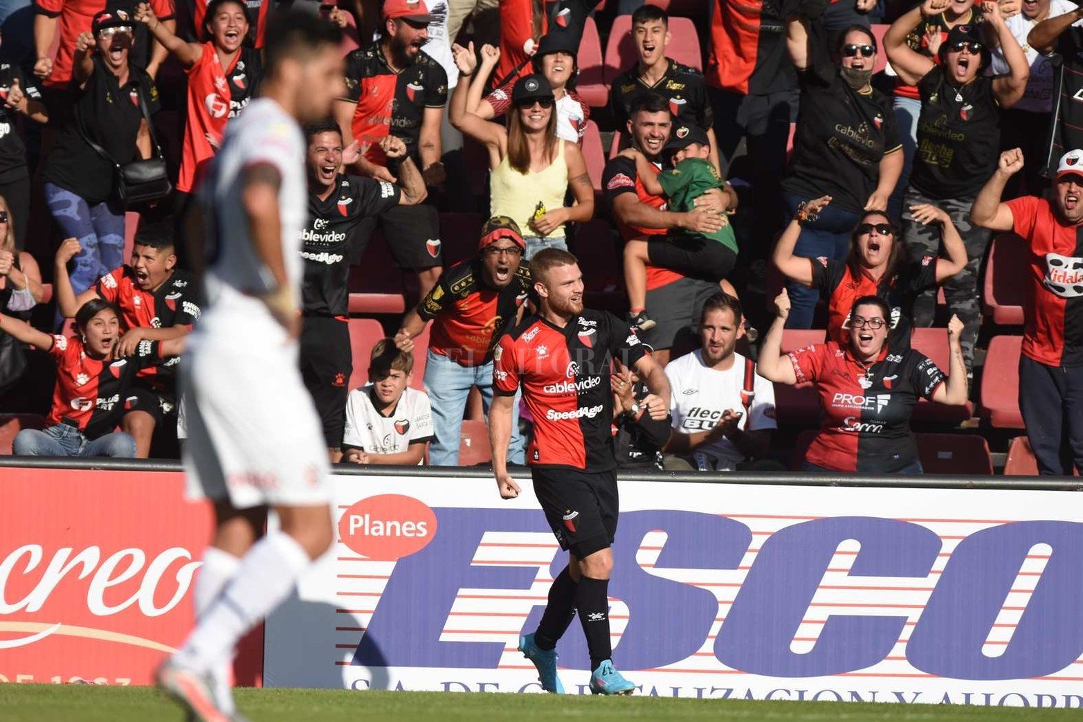 Colón e Independiente jugaron en el estadio Brigadier López y empataron 2 a 2.