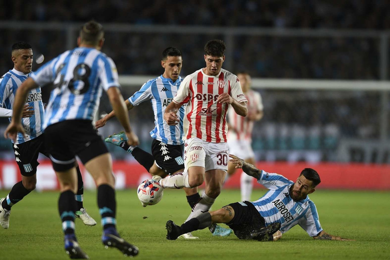 Unión perdió 1 a 0 frente al líder Racing de la zona A.