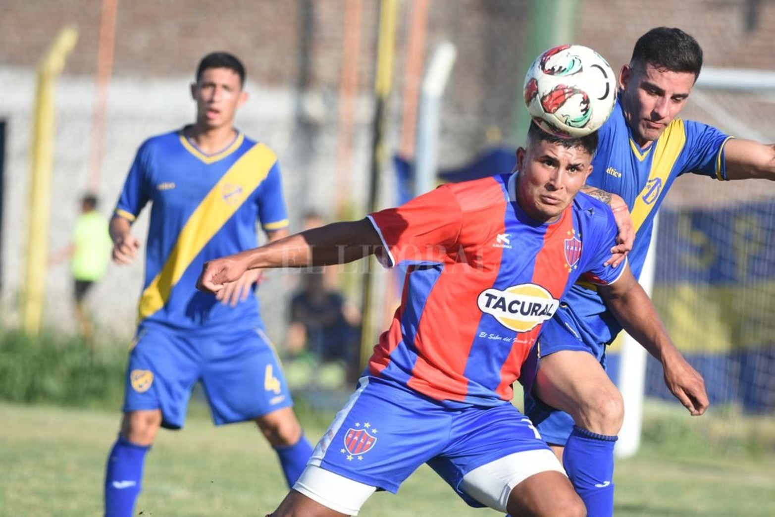 Sportivo Guadalupe recibió a La Perla en una nueva fecha de la primera división de la liga de fútbol de Santa Fe.