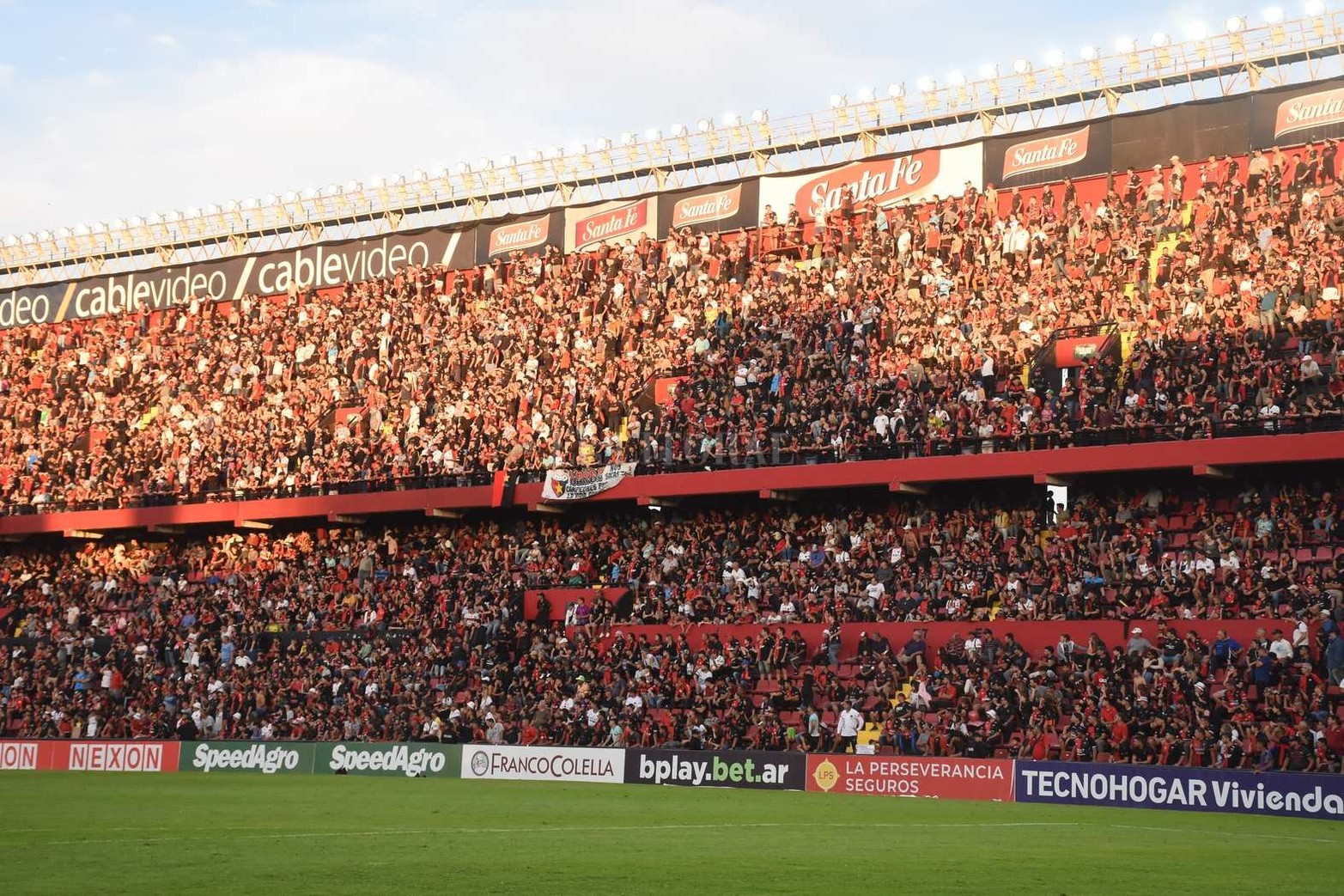 Colón e Independiente jugaron en el estadio Brigadier López y empataron 2 a 2.