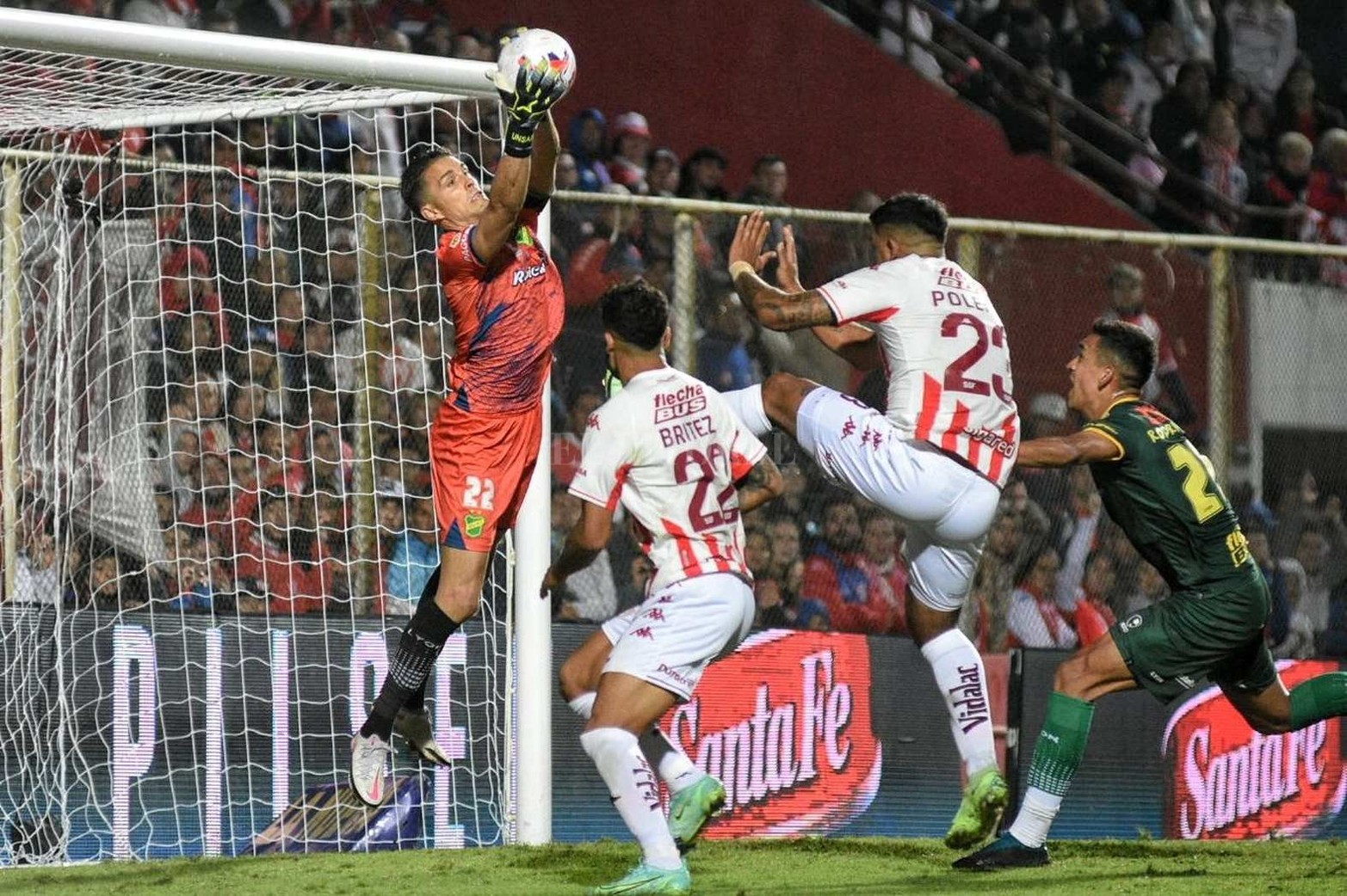 Unión perdió 2 a 1 frente a Defensa y Justicia (cuarta derrota consecutiva en el torneo local) y no pudo ingresar a los cuartos de final de la  Liga Profesional de fútbol.