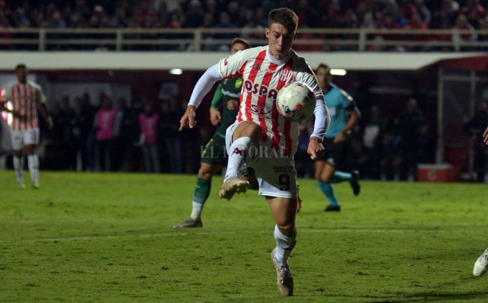 El gol del descuento lo marcó Peralta. Unión perdió 2 a 1 frente a Defensa y Justicia (cuarta derrota consecutiva en el torneo local) y no pudo ingresar a los cuartos de final de la  Liga Profesional de fútbol.