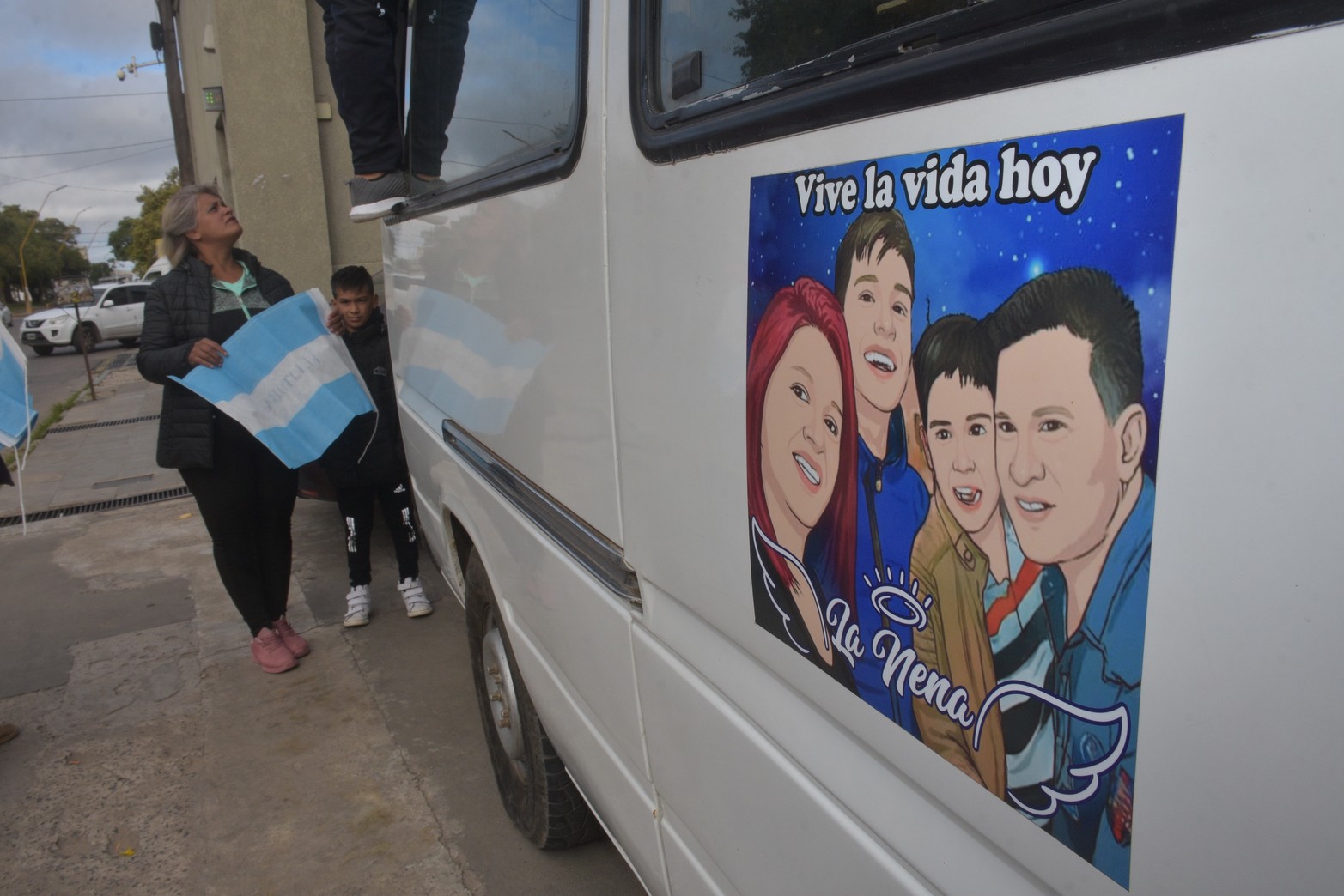 De Ushuaia a Alaska en Traffic. En su paso por Santa Fe, la familia Molina Acosta visitó El Litoral.