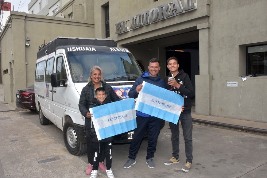 Familia santafesina dejó todo y partió de Ushuaia rumbo a Alaska