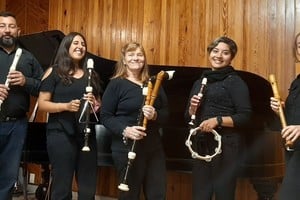 Los integrantes del ensamble son Ariel Garello, Cecilia Godoy, Selene Miranda, Nerina Valenti y María Alejandra Tissembaum como directora.