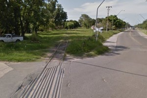 Paso a nivel donde ocurrió el siniestro vial tras la huída.