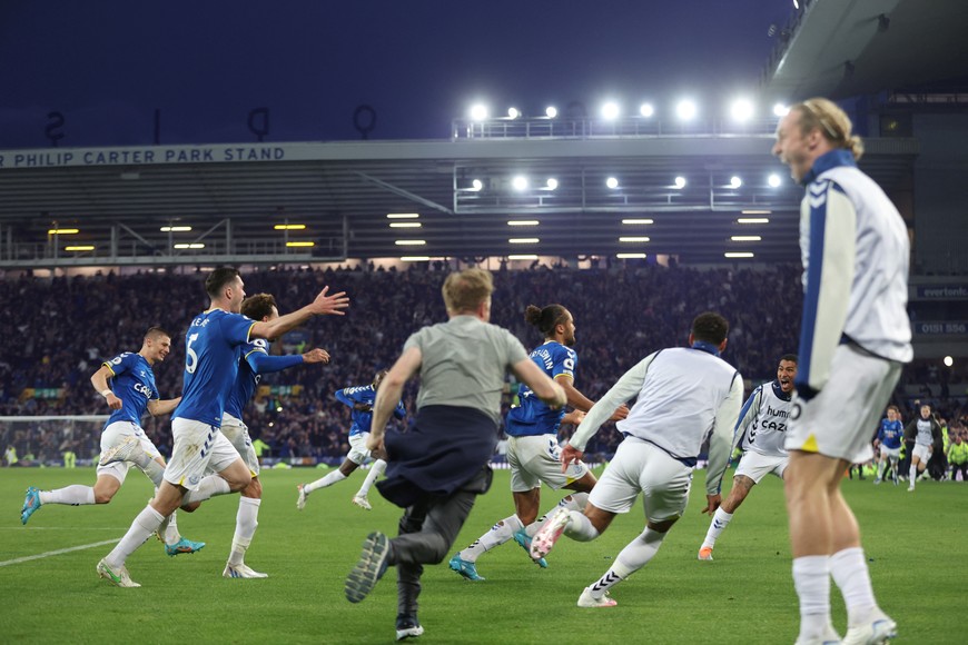 Soccer Football - Premier League - Everton v Crystal Palace - Goodison Park, Liverpool, Britain - May 19, 2022
Everton's Dominic Calvert-Lewin celebrates scoring their third goal with teammates Action Images via Reuters/Carl Recine EDITORIAL USE ONLY. No use with unauthorized audio, video, data, fixture lists, club/league logos or 'live' services. Online in-match use limited to 75 images, no video emulation. No use in betting, games or single club	/league/player publications.  Please contact your account representative for further details.